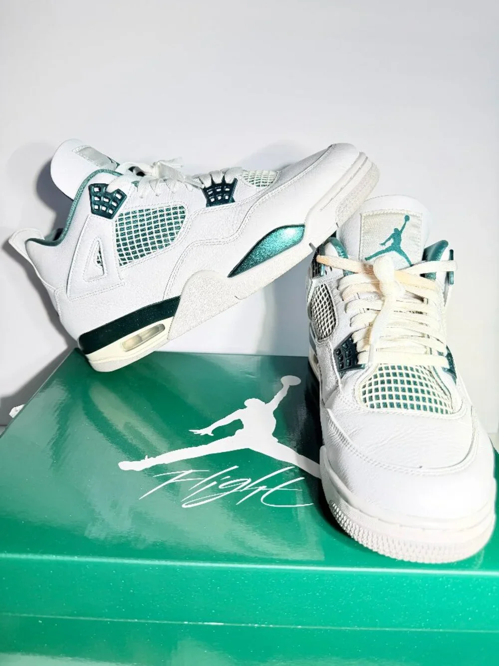 Air Jordan 4 Retro “Oxidized Green” – White & Green Sneakers
